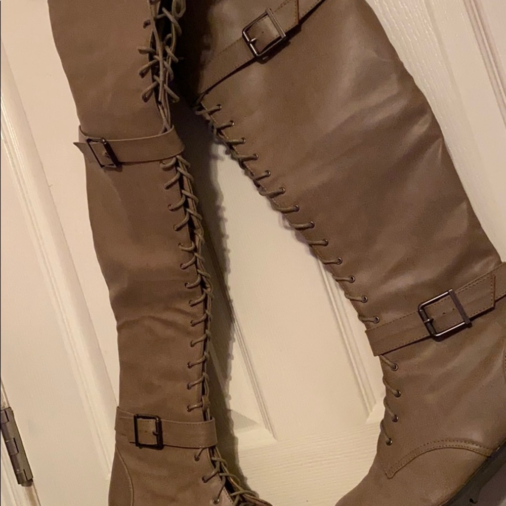 Boot - Picture 5 of 6